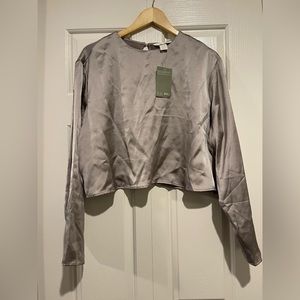 Cropped ladies tee silky material